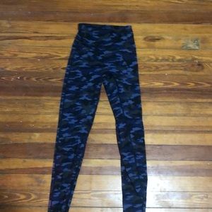 Aerie Camo leggings, color blue black and gray